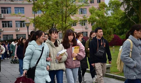 肿瘤学期刊杂志发表论文投稿：《中华肿瘤防治杂志》，半月刊