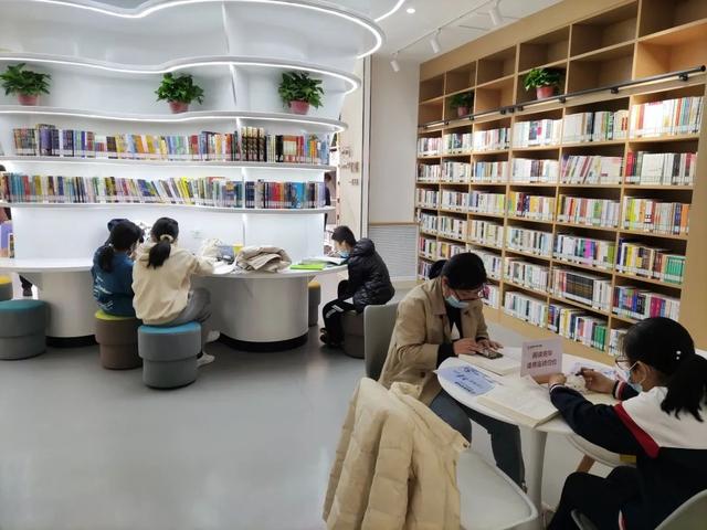 房地产互联网老龄化论《中国经济问题》期刊