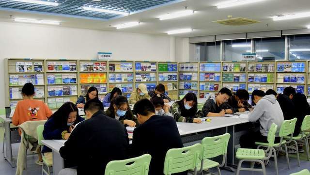 跨国经营投资金融经济《国际贸易问题》期刊：投稿发表论文栏目