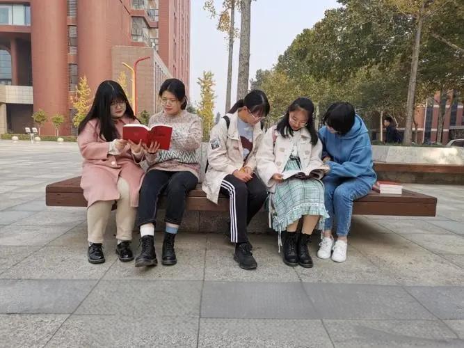 评职称投稿发表论文攻略：对投稿论文和期刊杂志要求剖析