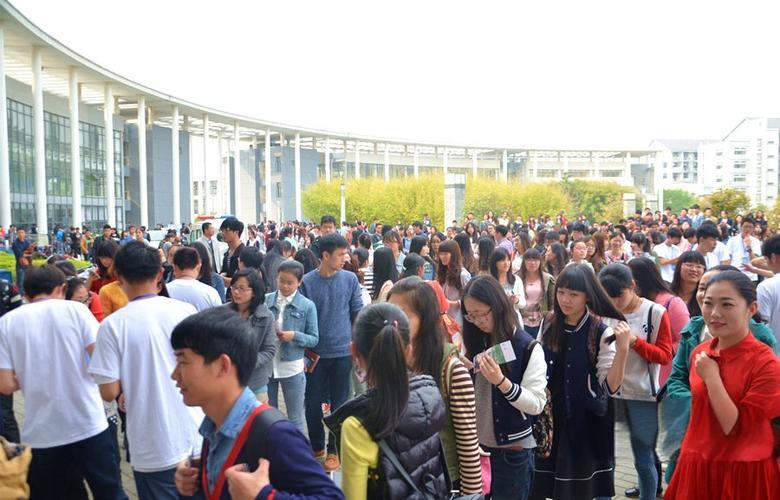 职称晋升秘籍：评职称出书挂名怎么办？注意事项与费用全解析