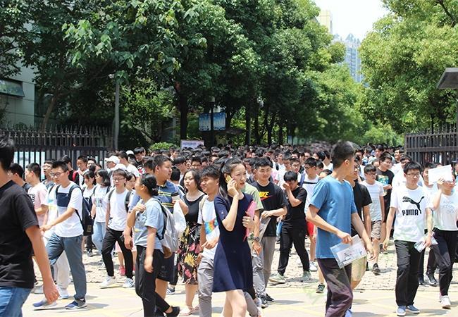 评职称个人自费出书全攻略：认可度、注意事项与办理流程一网打尽