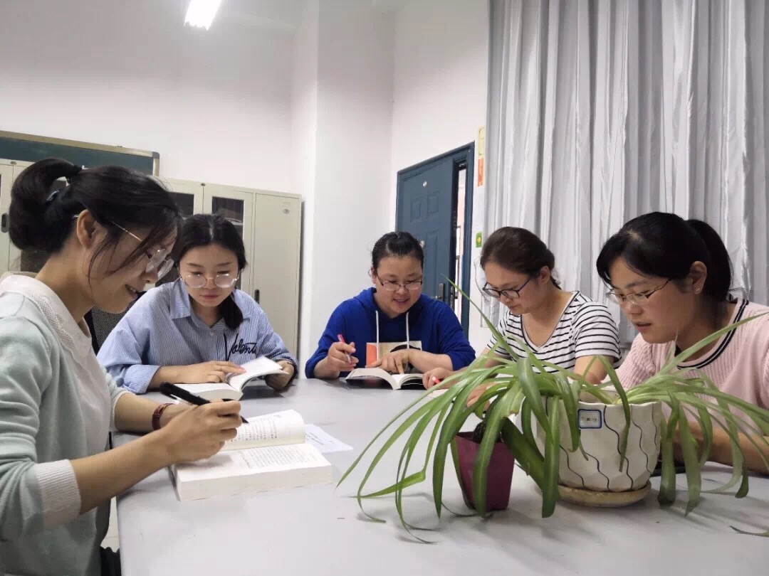 导游旅游管理职称评审路径：从教材编写到专著出版，专著出书署名主编副主编署名全攻略