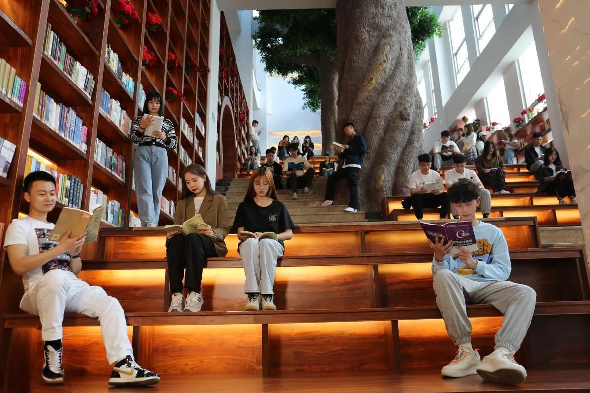 外语外国中外文学对话录：学术专著教材出书出版与评职称指南