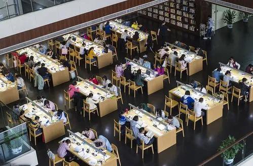 中高级经济师职称晋升宝典：自费出书挂名、办理流程与费用详解