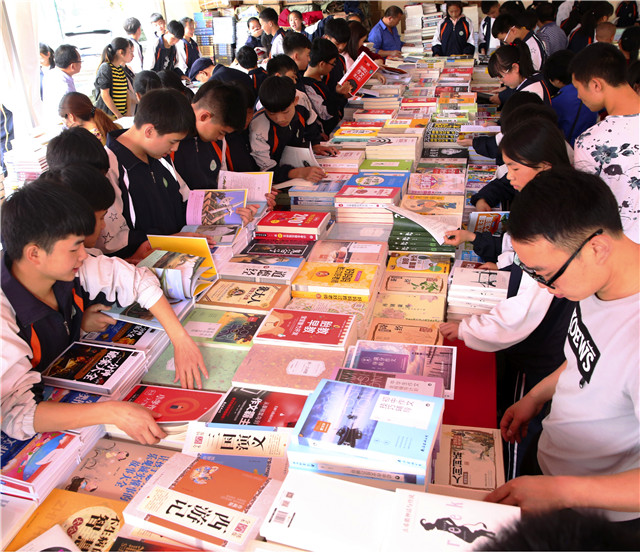 评高级职称申报必备：广播电视播音专著教材出书费用全解析