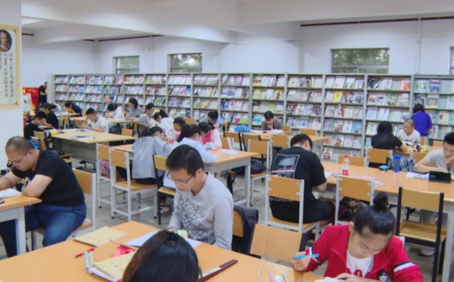 财会类中高级会计师晋升副高正高职称：学术专著教材出书出版挂名