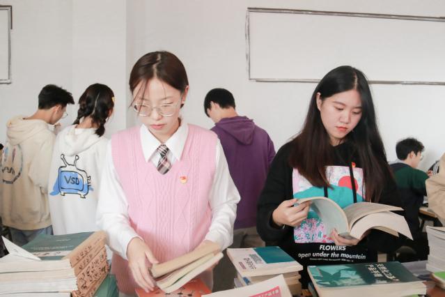 评职称新途径：计算机专业教师专著出书出版署名办理主编副主编的可行性