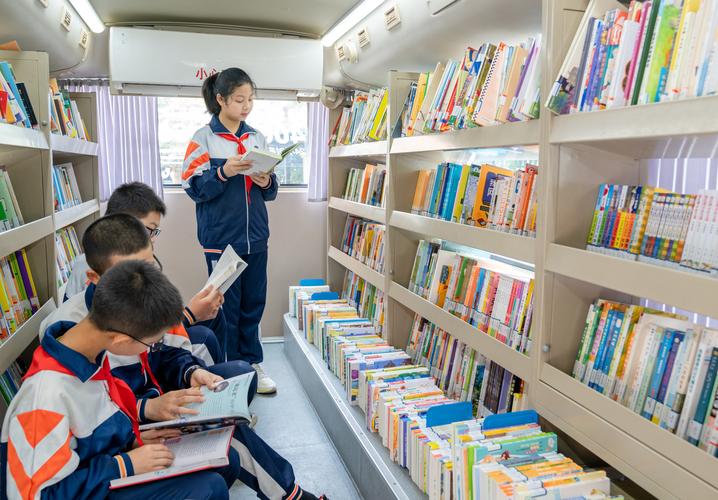 评高级经济师职称，学术专著教材著作挂名是关键：详解评审条件与出书出版指南