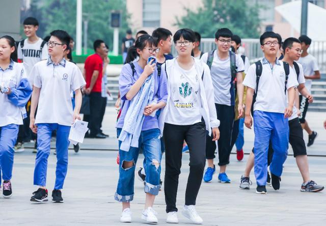 农经师职称评定专著教材出版出书与发表论文全解析：费用、流程与性价比