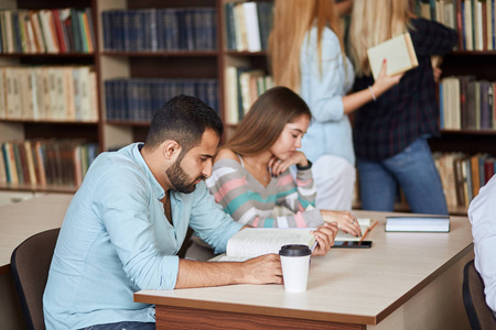 大学生毕业论文写作与学术期刊杂志上发表论