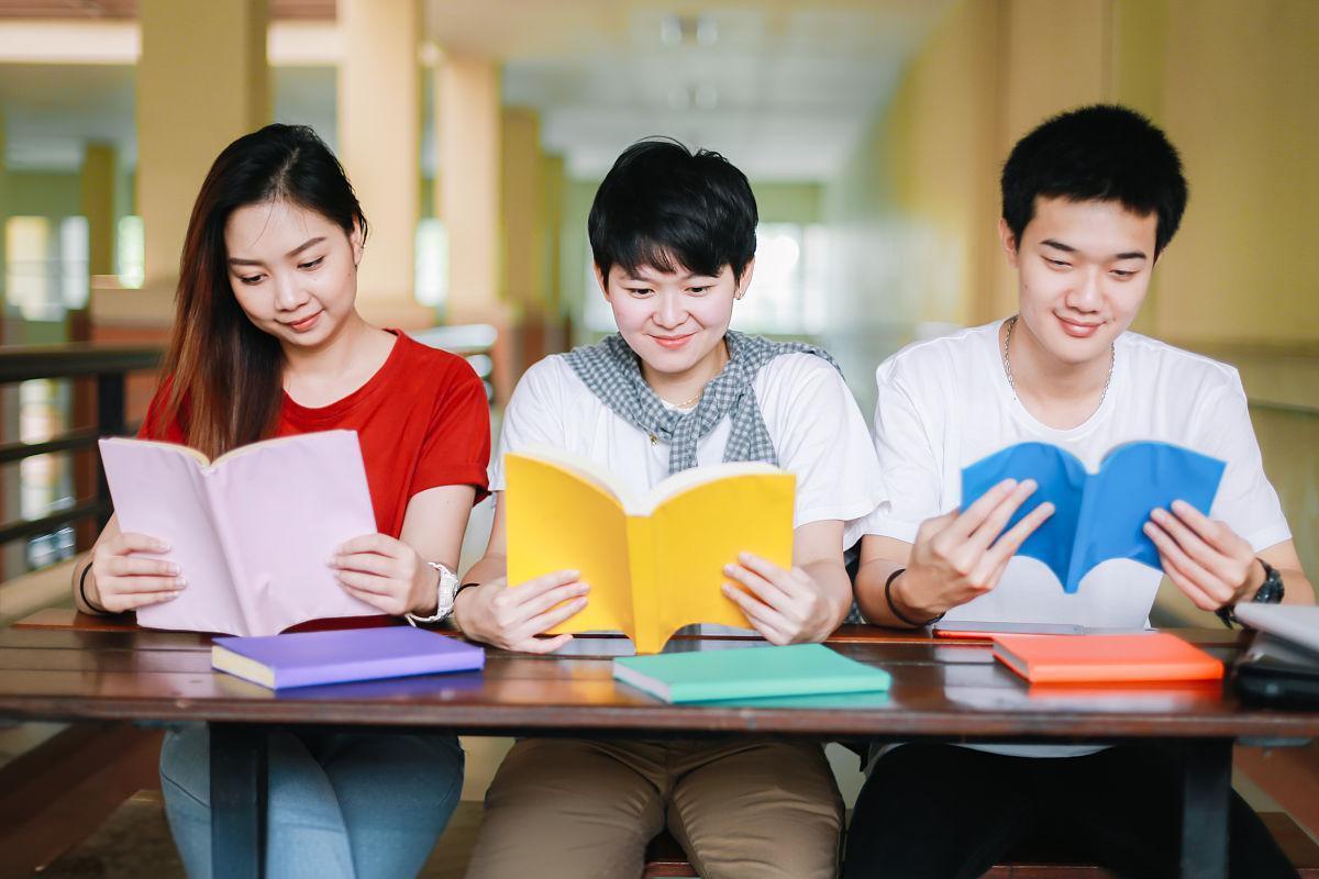 教师署名合著自费出书出版办理指南：教育教学、德育教学研究方向学术教材专著独著出书解析