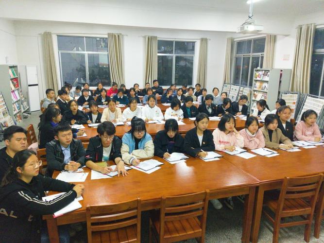 揭秘经贸商业管理市场经济研究论文发表：期刊杂志选择、投稿技巧与职称晋升