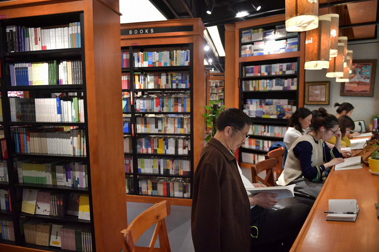 初高中学老师职称评审助手：出书署名与教育教学学术专著挂名技巧