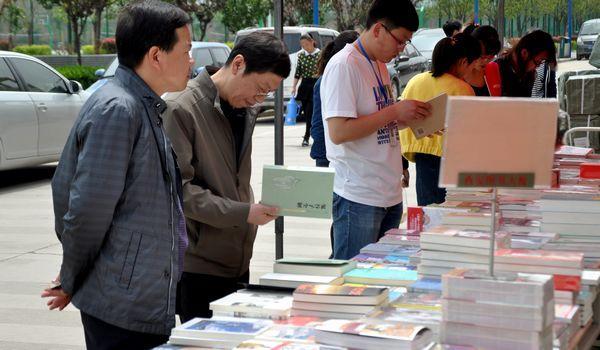 骨科医学之路：评职称学术专著教材出版攻略与署名技巧